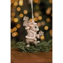 Sivá závesná vianočná ozdoba myška s darčekmi 7cm